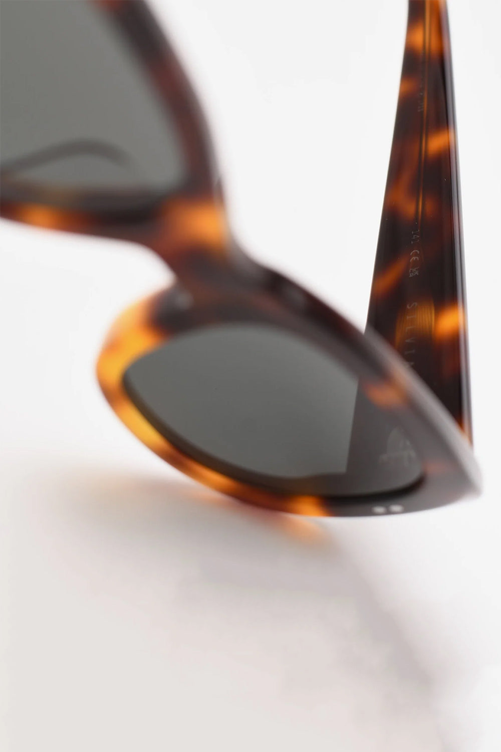 Akila Silvia Tortoise Black
