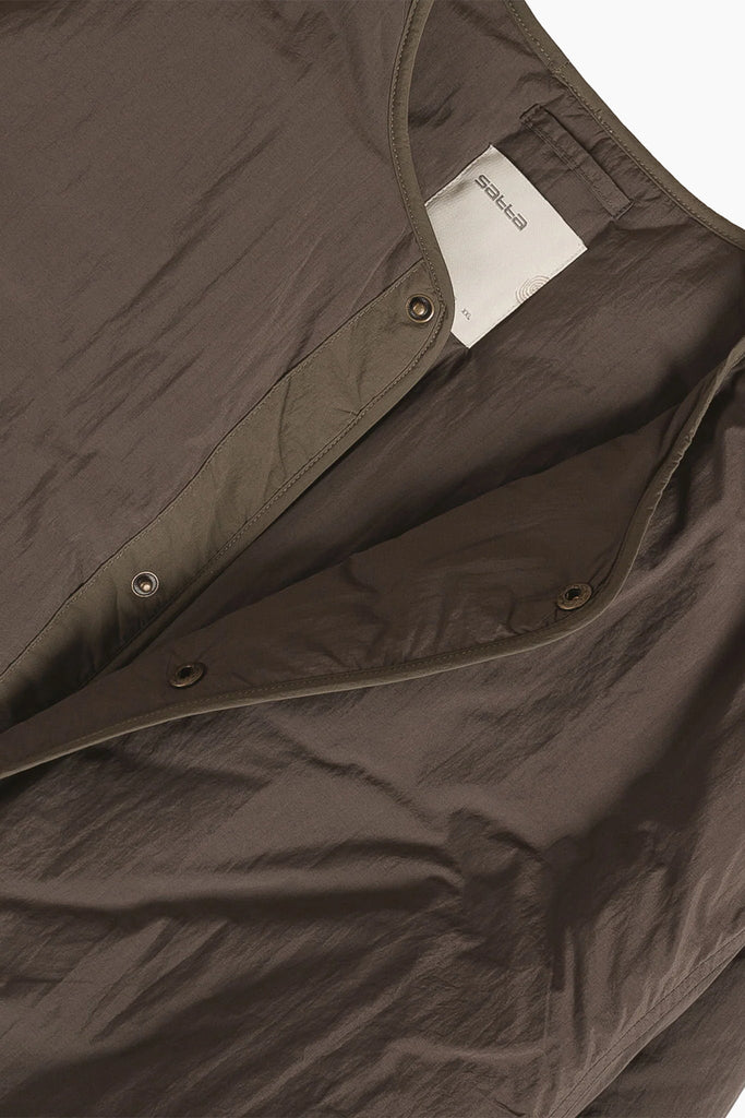 satta close up showing the color of the dojo liner jacket exposing the beautiful plum and brown color